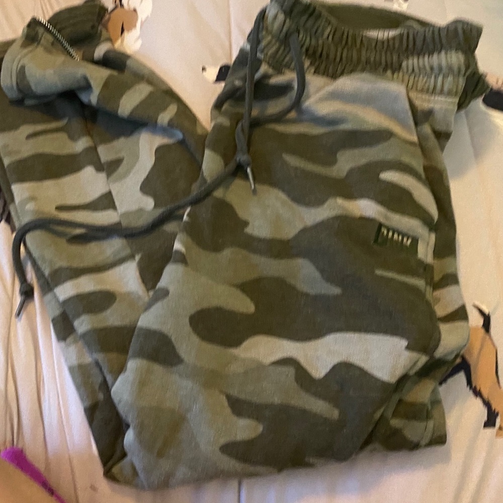 Vs pink camo joggers large